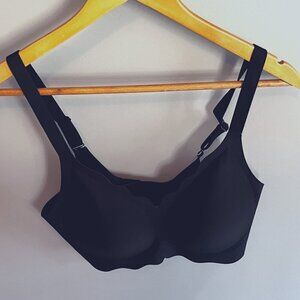 Second Skin Black Bra Scalloped Size Large NWT Wireless Lightly Padded